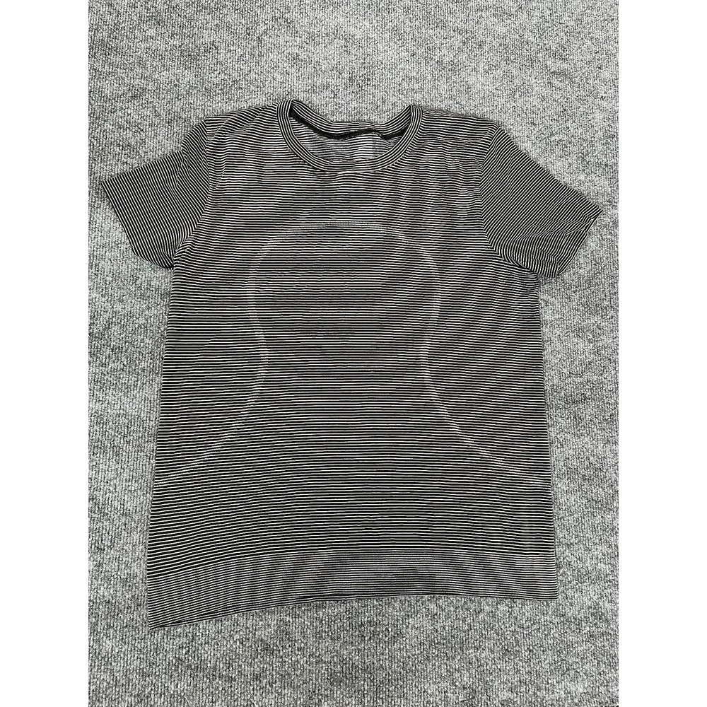 Lululemon Womens Black White striped Short Sleeve top no size Tag Size 8?